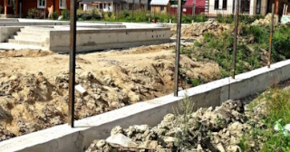 Фундамент под забор заказать в Ленинске-Кузнецком - заливка фундамента для забора | от 1532 за п.м.
