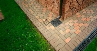 Отмостка вокруг дома цена за м2 работа - залить отмостку в Ленинске-Кузнецком по выгодной стоимости от 1328 руб/м2